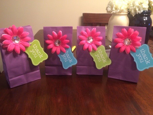 HarrisburgCheer's tweet image. Help us recognize our amazing senior leaders Friday 2/10 at the wrestling match! @TigerMatMen @CorcoranMaddie @Haley_Lukken17 @gabsch20