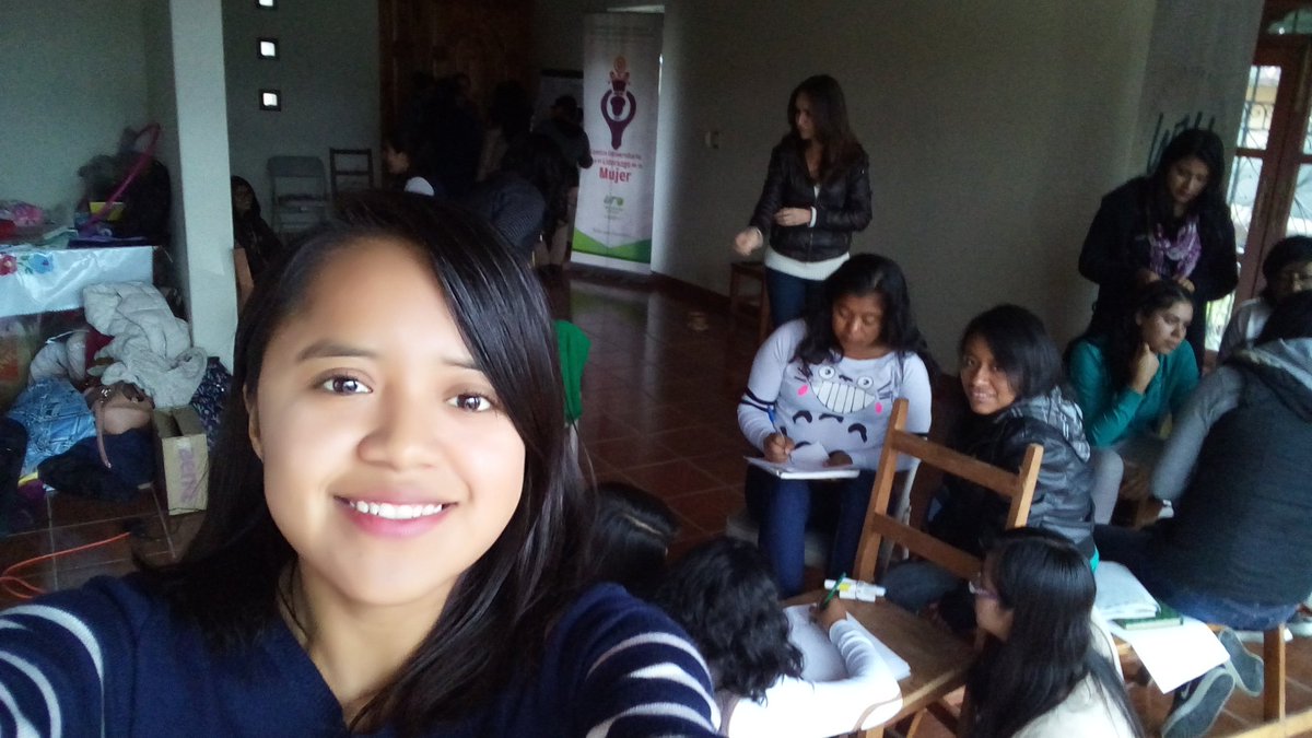 Lucy_HdzRuiz's tweet photo. Así mi fin de semana, trabajando en las "Soft Skills" con las jóvenes del #CMujer y @AnaPaulaBGtz https://t.co/oHbE0pBPPJ