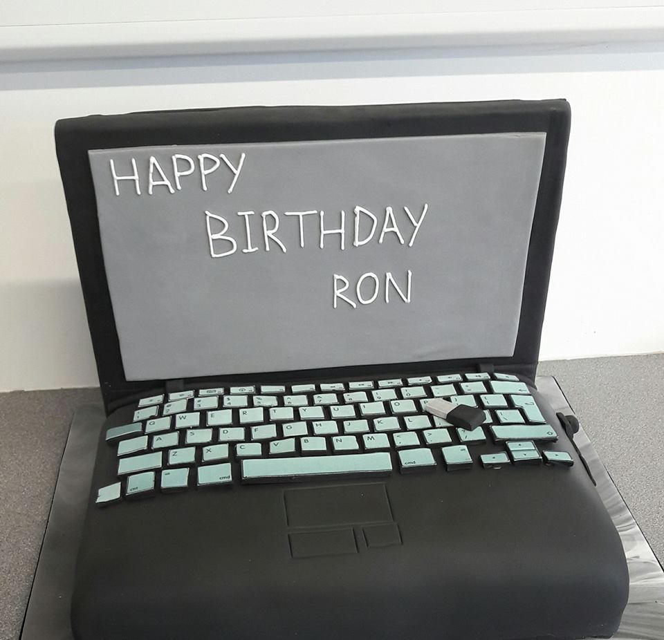 Putty Cakes on Twitter: "A laptop cake made this weekend # ...