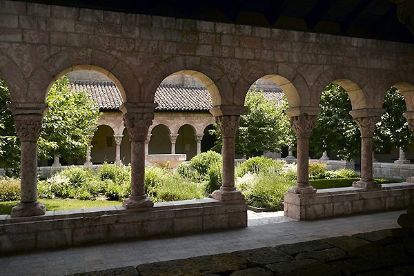 ShowTickets's tweet photo. Put this on your #BucketList: See the Cloisters of Manhattan. Here's 3 reasons why: https://t.co/xjx4NPEQZj #secretsofnewyork https://t.co/CiXkgE96LD