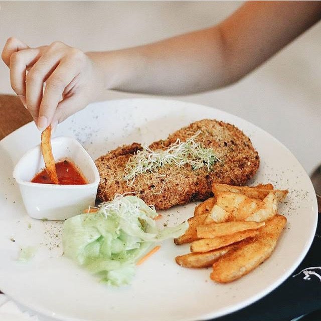 Aren’t you craving for food after looking at this picture? A good picture 
by @zadokoentojo 
#noachcafeandbistro