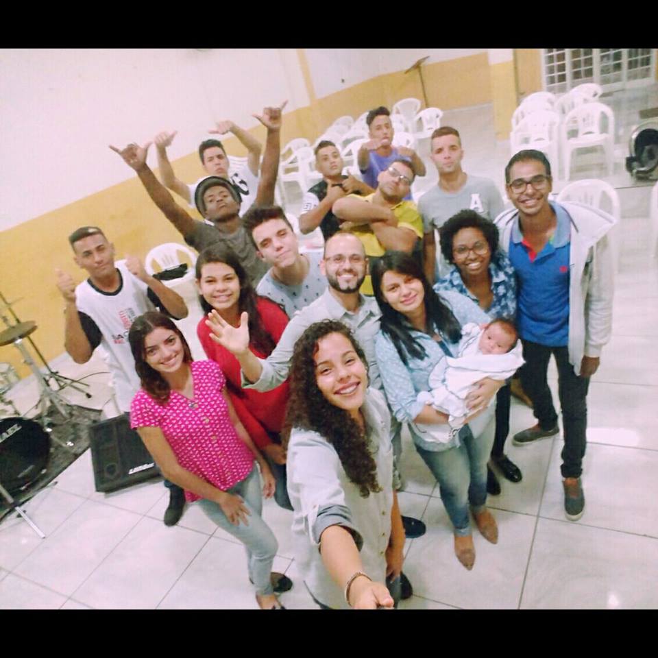 TaTah_Andradeh's tweet photo. 🎶 Este é o Hino dessa geração... Usa-nos Deus, aqui estamos... 🎶 💞
~ Primeiro culto de jovens de 2017 *-*
#IBNV 😍 https://t.co/nmsAFs8bf4