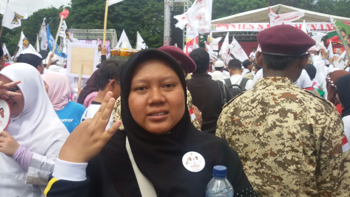 Andanasari5's tweet photo. Kalo Gue sih pilih tiga https://t.co/Bv2YEJP2hO