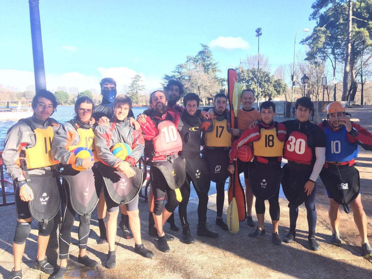 Oxio_piraguismo's tweet photo. Hoy tuvo lugar el encuentro amistoso de #kayakpolo entre CDC de Moncloa y Oxio Usera de Pradolongo.
Buen ambiente entre clubes madrileños! https://t.co/DgFfn1RCed