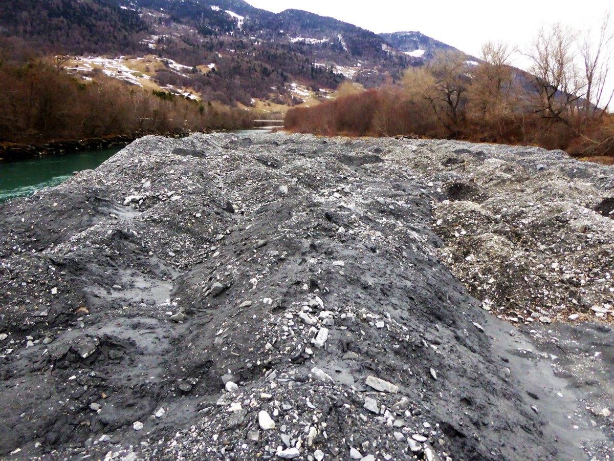 AloisHafner's tweet photo. Zizers, Graubünden (CH), Versuch Geschieberückgabe Rhein #zizers #rhein #geschiebe https://t.co/TNTnh6yAgu