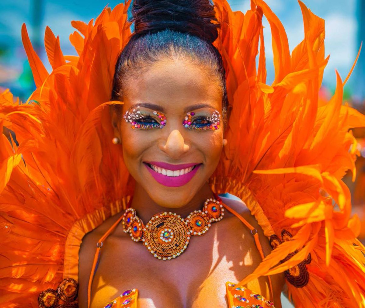 Mlle_MMA's tweet photo. Le #Carnaval continue ce week-end en #Guadeloupe avec @bemaomimas #Vaval2017 #Mas2017 #Kannaval2017 #BemaoMiMas #Carnaval2017 https://t.co/Zdvhe1G7GO