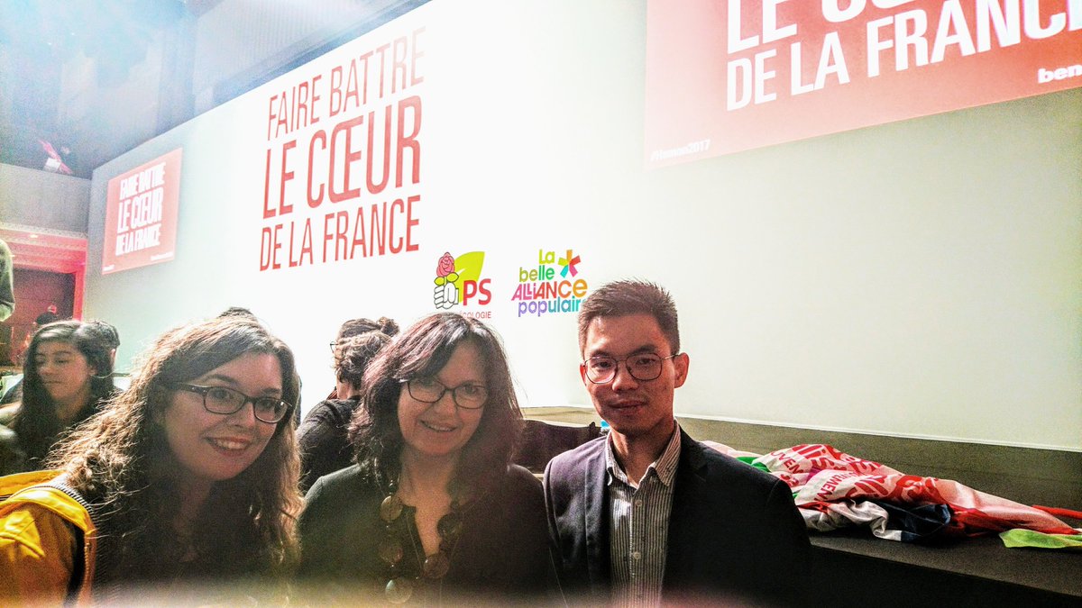 MChantecaille's tweet photo. Très sympa de retrouver des jeunes socialistes de Vendée à la convention d'investiture de @benoithamon #Hamon2017 https://t.co/j5USwTlIH3