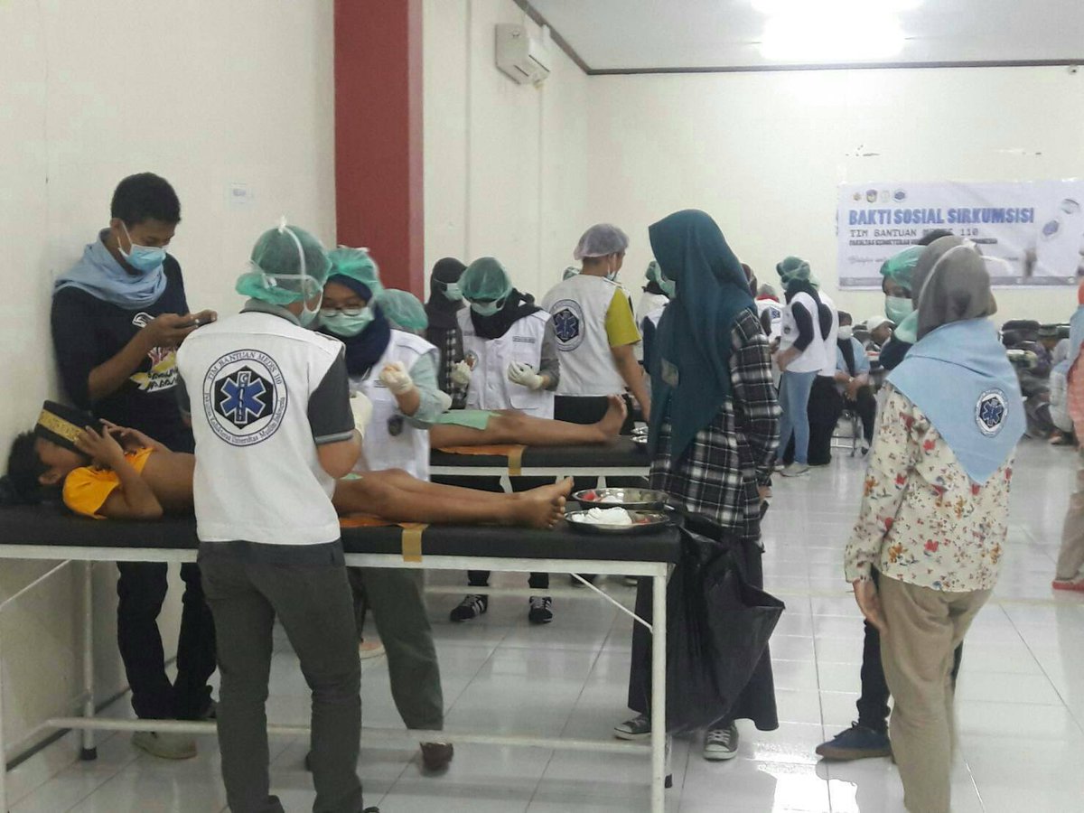 SC TBM 110 FK UMI mengantarka Bakti sosial sirkumsisi 
cakrawalaide.com/bakti-sosial-s…