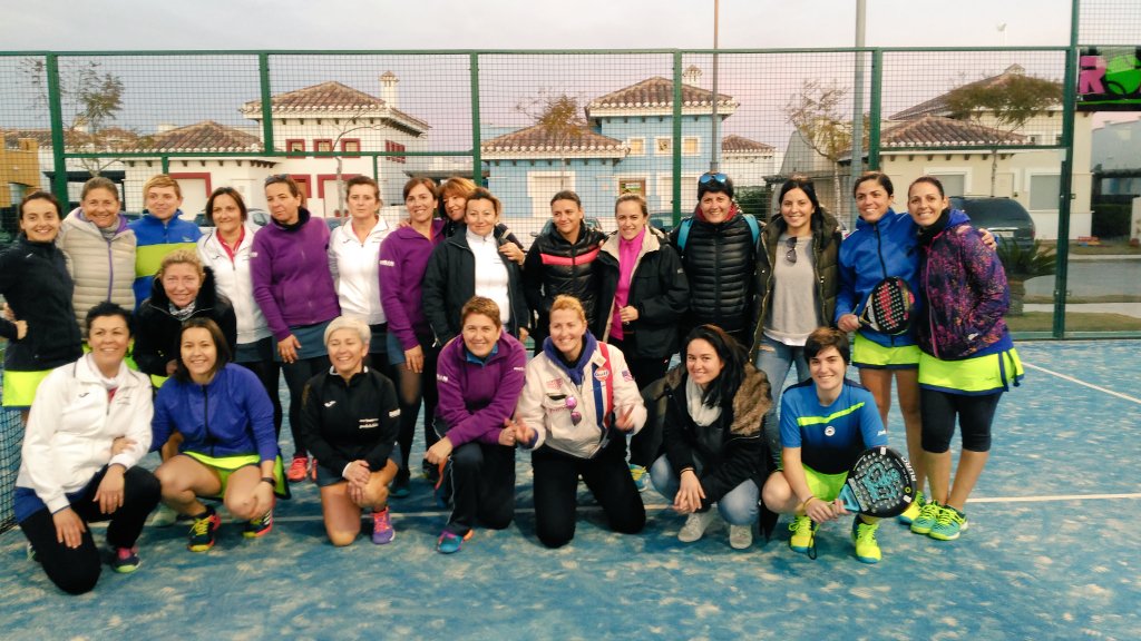 AquadelFem's tweet photo. Gran enfrentamiento!Grandes partidos, grandes jugadoras.#eldeporteenseña #sumandoesfuerzos #equipo #SNPadel #AquadelCenterPadelTeam"©" 😎💪🎾🎾🦁 https://t.co/N5mdBo7OZd