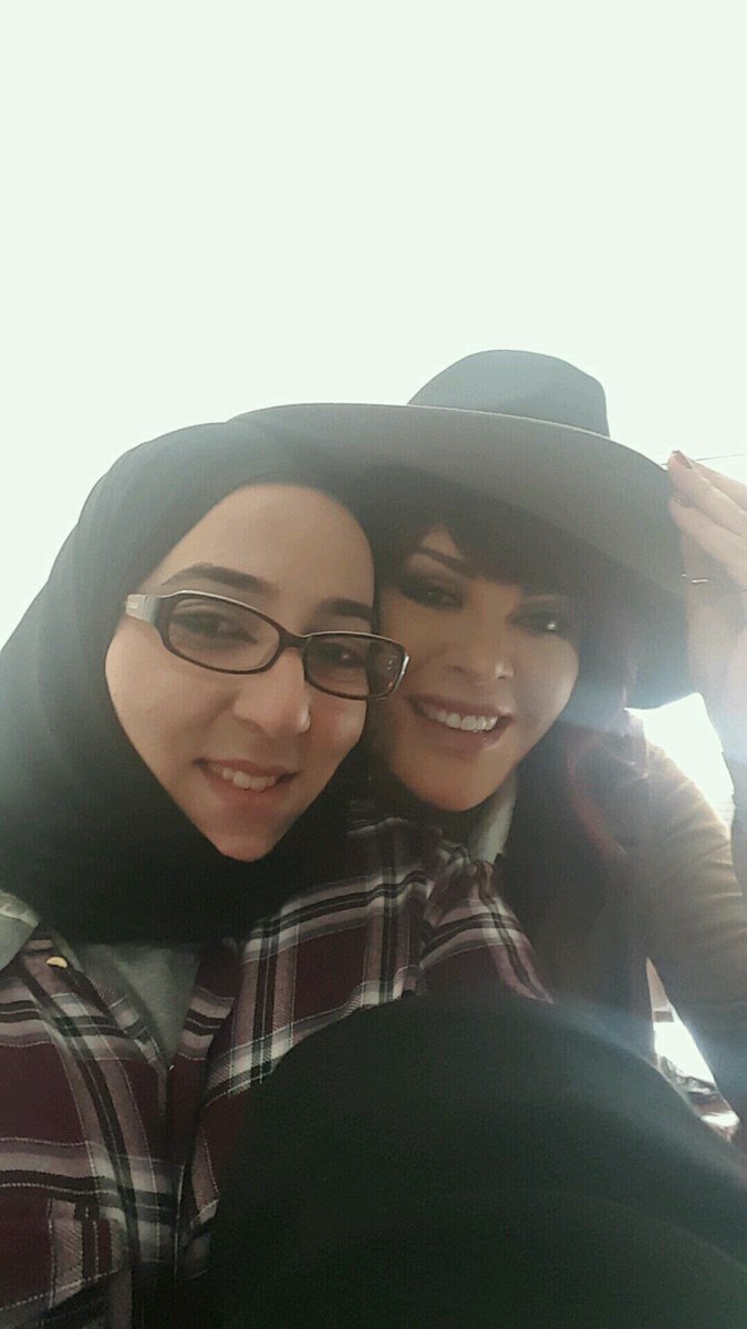ahlamlak's tweet photo. اليوم كان احلى يوم بحياتي قضيته مع #كارمن بنصوير مسلسل #كارميل بعشقها لكارمن لبس يا ناس شكرا من كل قلبي ع هاليوم الحلو بحبك @C_lebbos https://t.co/rklhBbKVgU