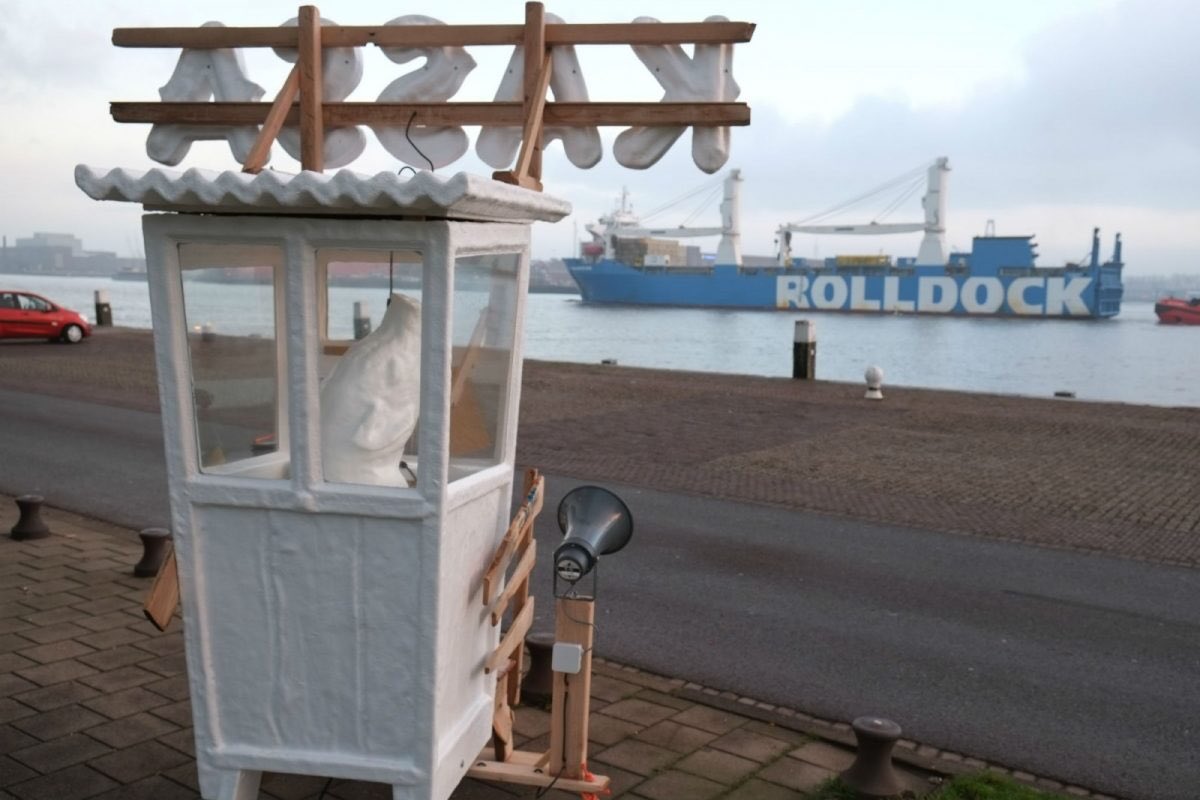 MHoudenhoven's tweet photo. Sunday walk 
#PopUp #art in @Schiedam_nl in old "cryhouse" for wifes sailors
by @SanderBokkinga 
"Merry christmas to all"
@stgmooiwerk https://t.co/S3XufYWmFu