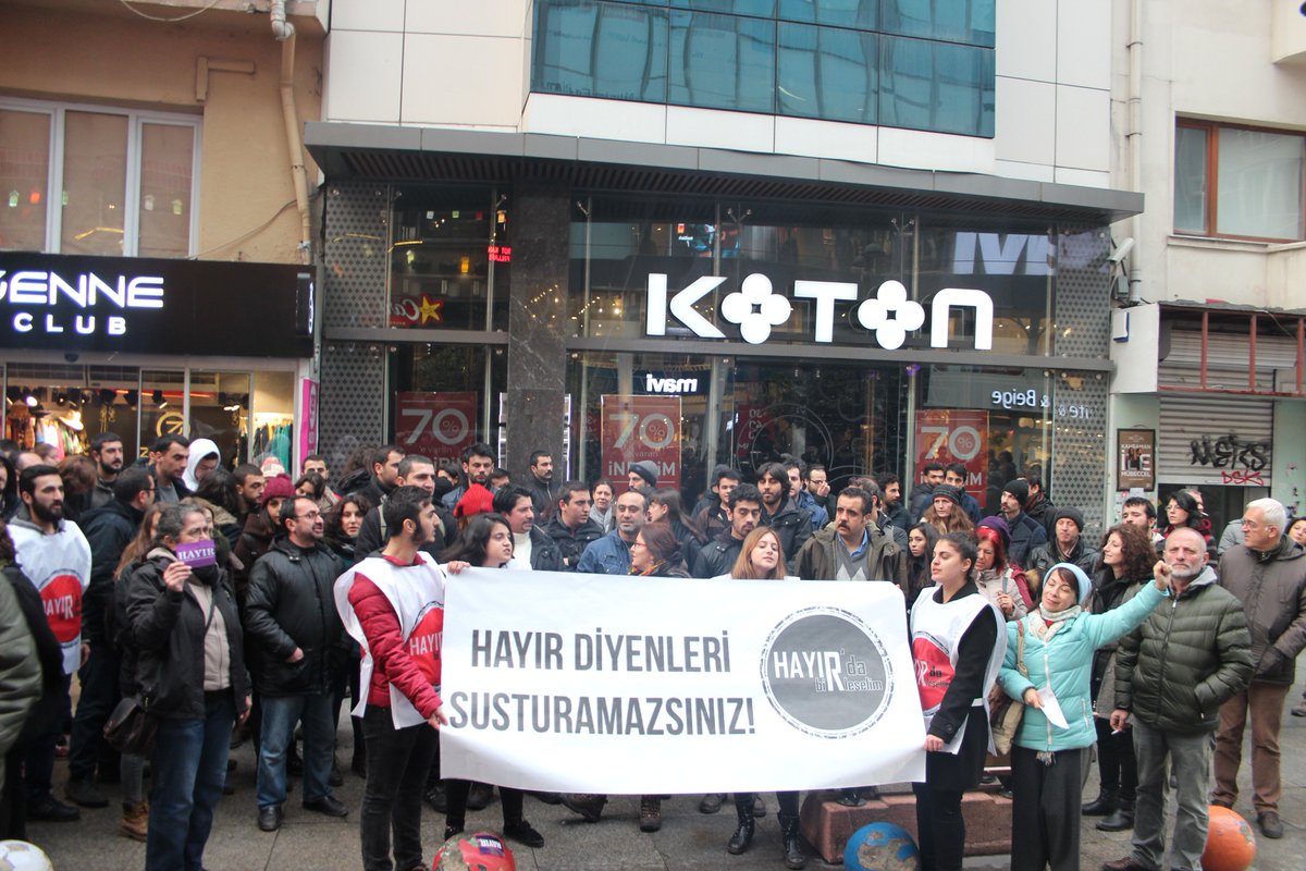 HAYIRdaBirles's tweet photo. #HAYIRdaBirleşelim diyenler olarak dün bize dar etmeye çalıştıkları Kadıköy sokaklarının asıl sahibinin HALK olduğunu gösterdik! https://t.co/4wN1SGXT9i