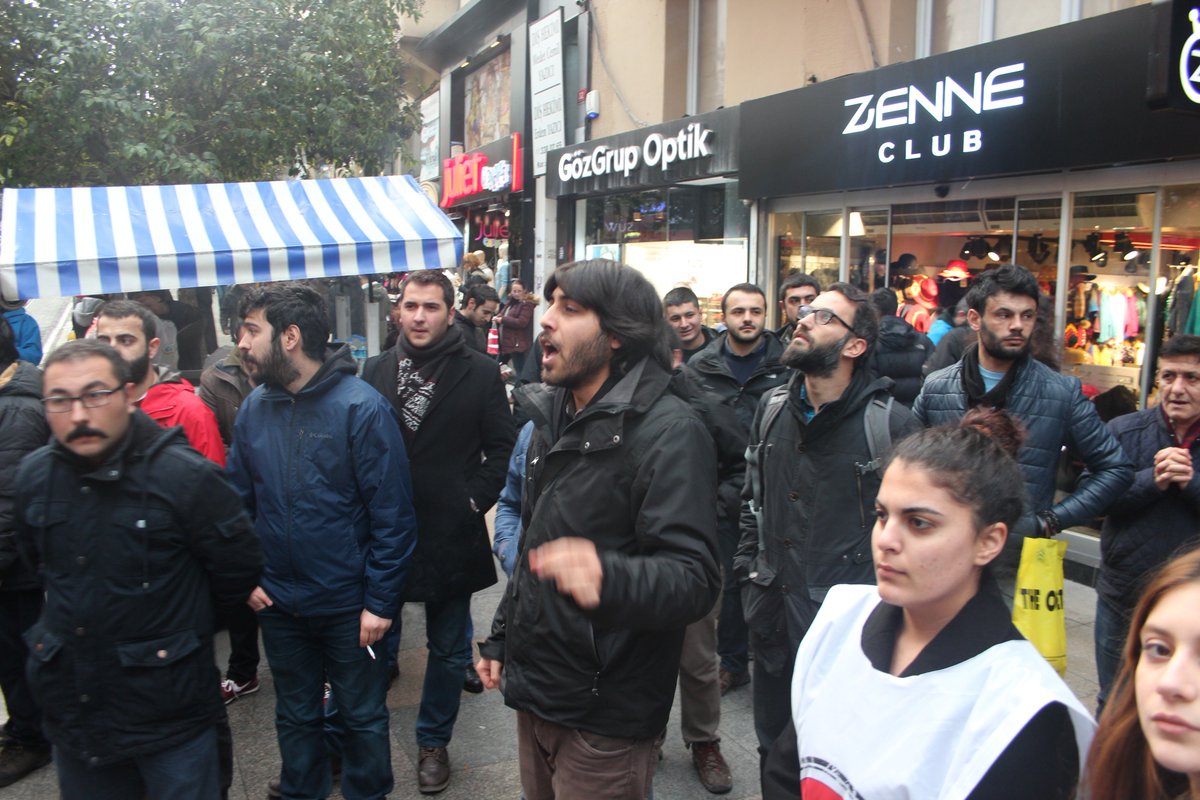 HAYIRdaBirles's tweet photo. Hayırsa HAYIR!
Kim ki bizi silah zoruyla, tehditle, şiddetle bastırmaya çalışır; Karşısında HAYIR'da Birleşenleri bulacak! https://t.co/VyKmNmBMwE