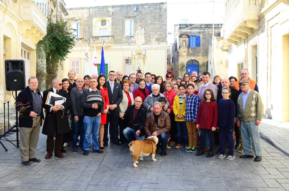 RosianneCutajar's tweet photo. Ma' whud mir-residenti anzjani lkoll kuntenti bix-xogholijiet ta' tisbieh li saru mill-Kunsill Lokali ta' Hal Qormi @BrincatKenneth https://t.co/2k5kvts2ry