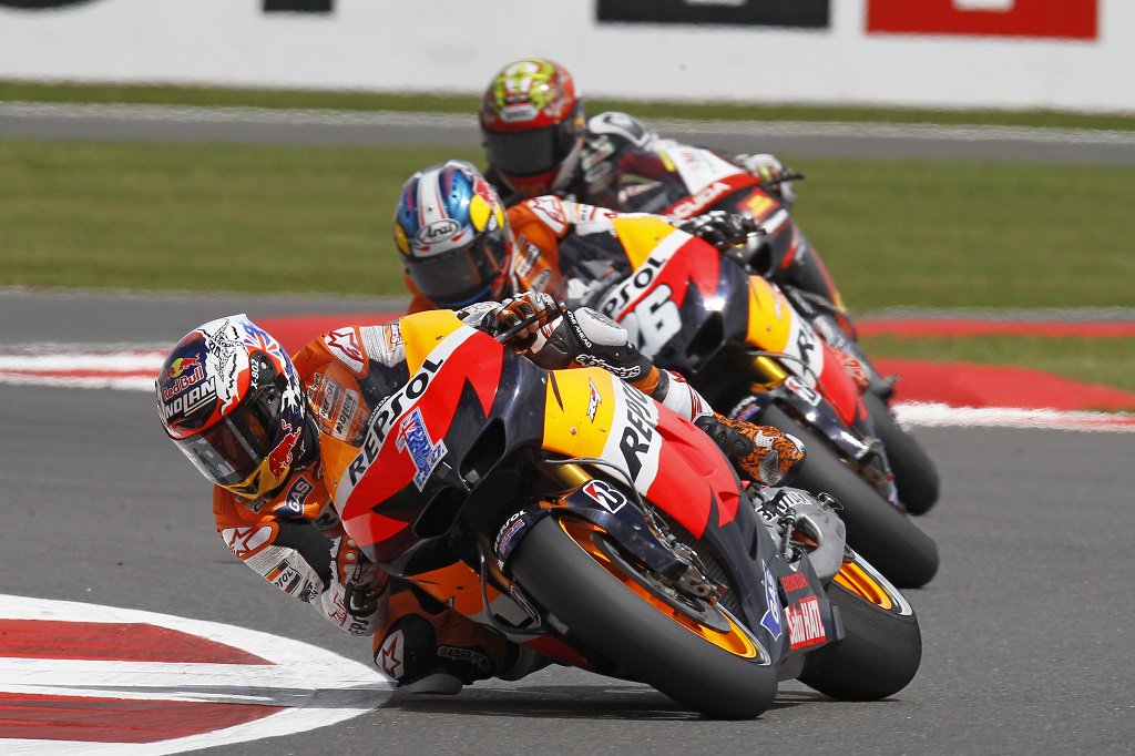 46 (1+26+19) days to go until the start of the MotoGP season.
Repsol Honda riders Casey Stoner (2nd) and Dani Pedrosa (3rd) ahead of Álvaro Bautista (Honda Gresini, 4th) at Silverstone, 2012 British GP.