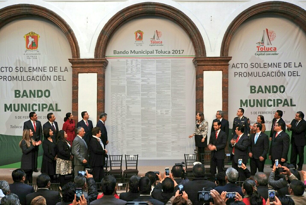 OmarVelazquezR's tweet photo. Un honor acompañar al Presidente @Fernando_Zamora en el Acto Solemne de la Promulgación del Bando Municipal de nuestra querida Toluca. https://t.co/zpCWyglBGx