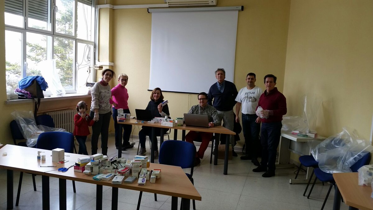 ayudajusta's tweet photo. Ayer realizamos la primera actividad de recogida de medicamentos de 2017. Seguimos trabajando para ayudar a los que no tienen acceso a ellas https://t.co/yXRke8Zp1m