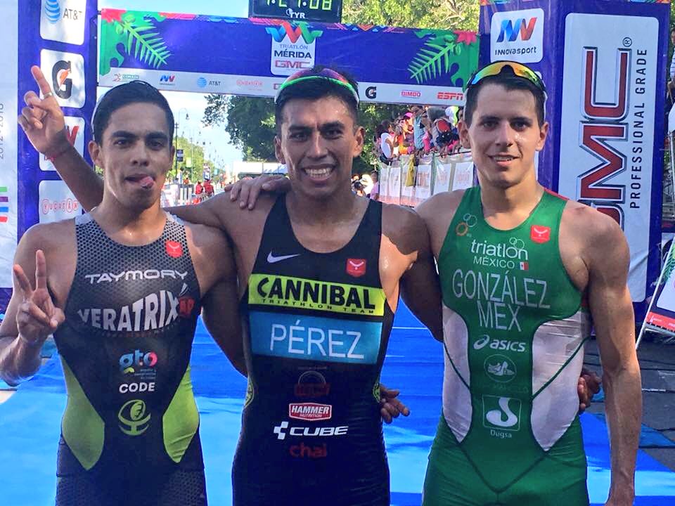 deportegente's tweet photo. #Triatlón 🏊🏻🚴🏼🏃🏼
@edercirry #AtletaGto consigue la medalla de plata en el Triatlón Mérida 2017. #TriMerida 🥈
Felicidades‼️😃
#OrgulloGto https://t.co/eUloKhSNRQ