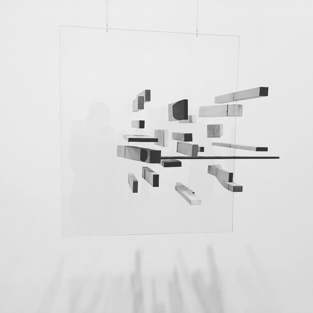 willjackson90's tweet photo. Abstract by victor pasmore @tate modern https://t.co/XxMqJtyEsR