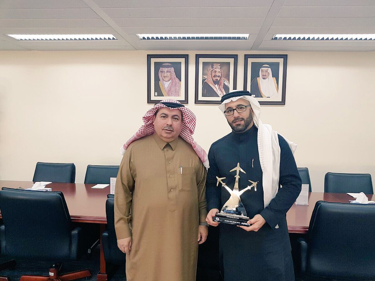 qotufksa's tweet photo. سمو الامير تركي بن سعود بن محمد ال سعود يسلم جائزة التكريم لقطوف، @MohannadNabulsi لدعم برنامج #EntaliqwithAirbus #انطلق_مع_ايرباص #الرياض https://t.co/LDS8EF6EnA