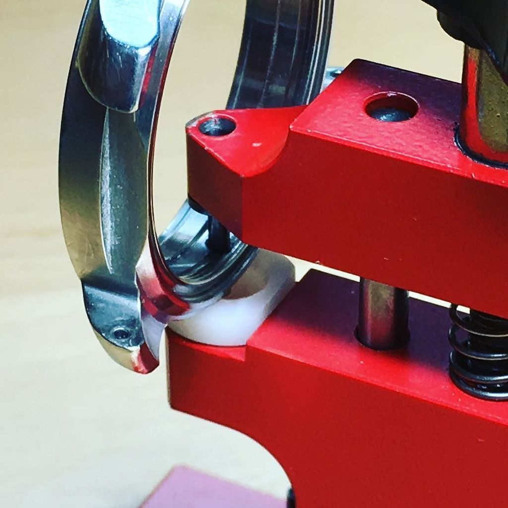 Isochronist's tweet photo. I hate this tool. But sometimes it works. #watchmaking #horotec #casetuberemoval https://t.co/JN5OufXD1C https://t.co/J5fgJaj81o