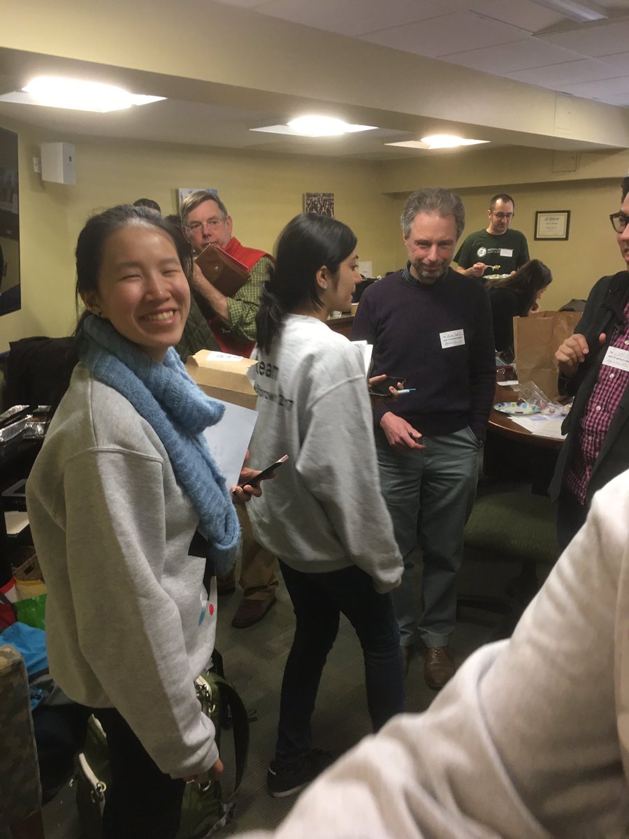 hackatbrown's tweet photo. Our judges and organizers are ready! Judging will statt shortly! #hackatbrown https://t.co/C4unGZunxL