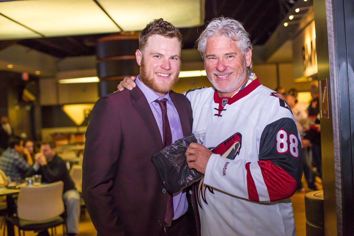 ArizonaCoyotes's tweet photo. We're pretty lucky. #DadsWeekend https://t.co/MQmWTOOSia