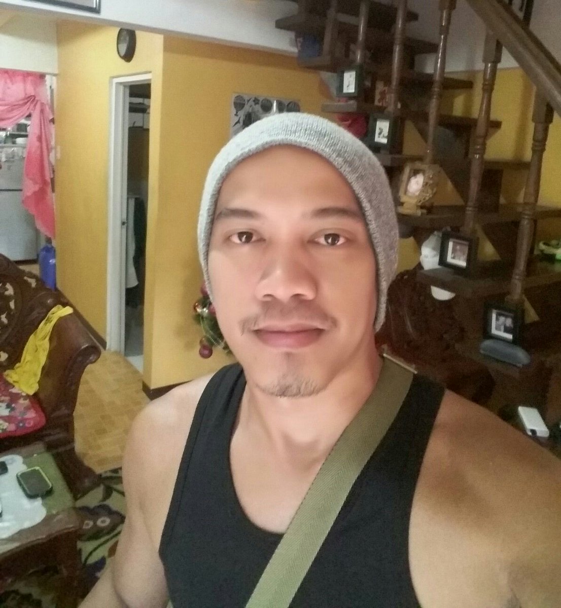 RLacsiraf's tweet image. #beingcomplete!!!