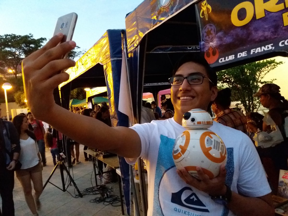 Orden66_Ec's tweet photo. Ven al #Otacom y te podras tomar un Selfie junto a BB8 😀 https://t.co/WMJiMpu4Qj