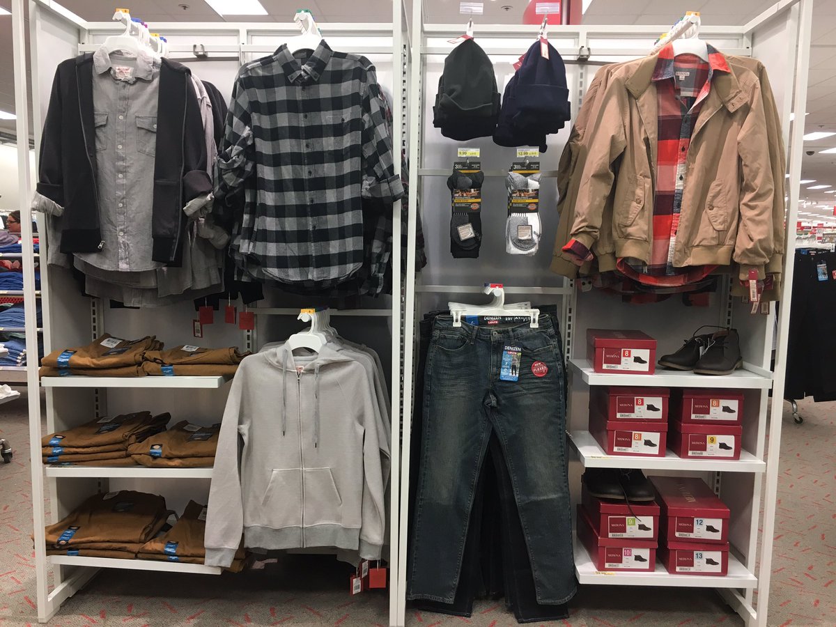tgtpaulina's tweet photo. Helping you guys stay cute at work work work work work #targetstyle #clackpack #oneteamonedream #target https://t.co/vyxQvULnIT