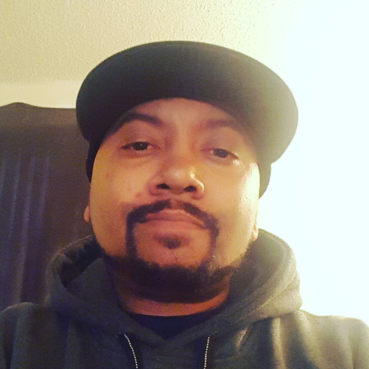 GentlemanFirst's tweet photo. #NewProfilePic https://t.co/F70qZqAnUy