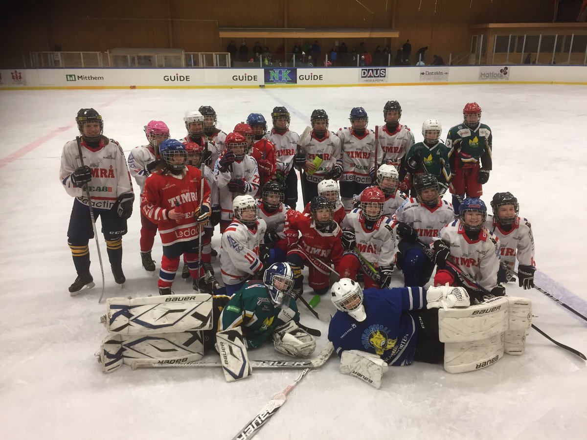 HenrikCedergren's tweet photo. Väldigt stolt och glad efter första matchen för många Timråtjejer!
Vi vill ha fler tjejer och alla är välkomna! 🏒🎉 https://t.co/HLstRKpT3A