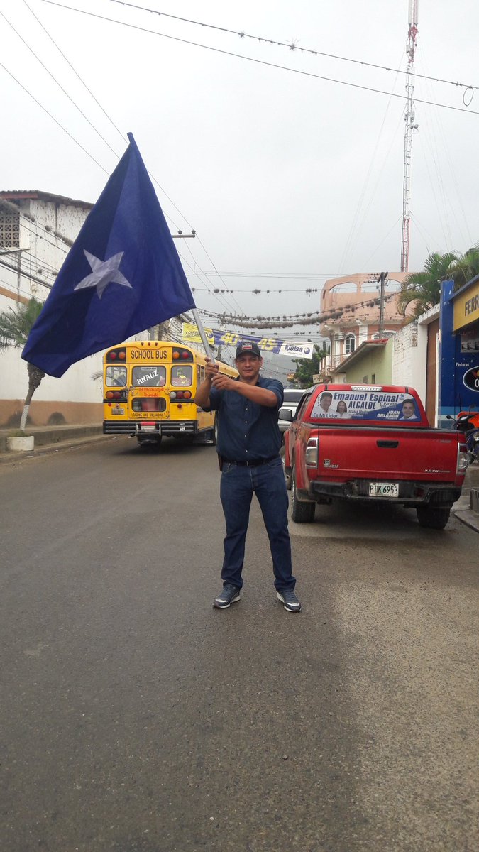 espinal0704ema's tweet photo. Estandartes Azules Arriba..!! #JOHPresidente #EmanuelEspinalAlcalde #Somos0704 https://t.co/inIjUfKfy5