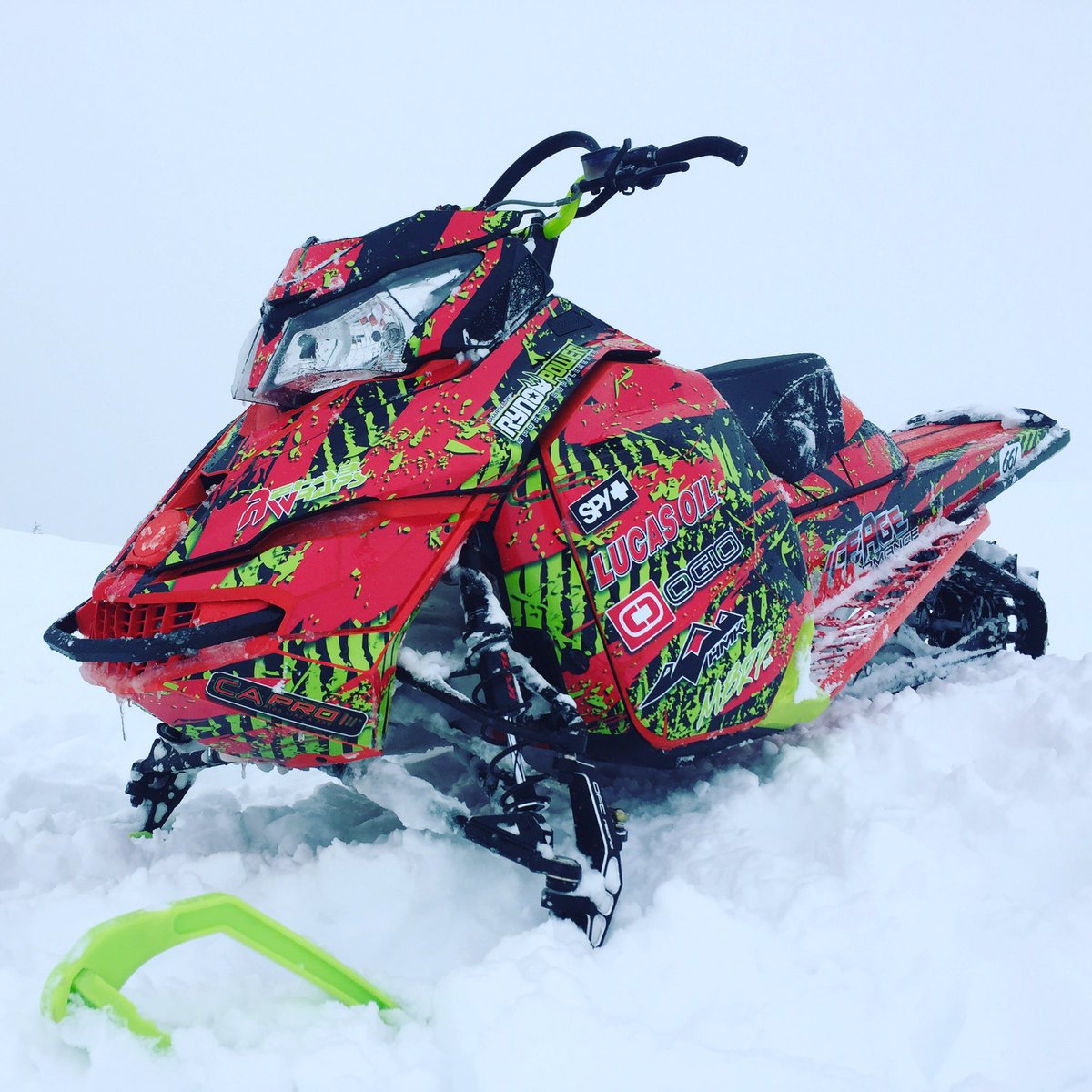 endelracingteam's tweet photo. I want to thank @rehabwraps for killing it on my wrap this year! Thanks Jesse! #RehabWraps #noonecoversmore #hotness https://t.co/d42zK60jy1