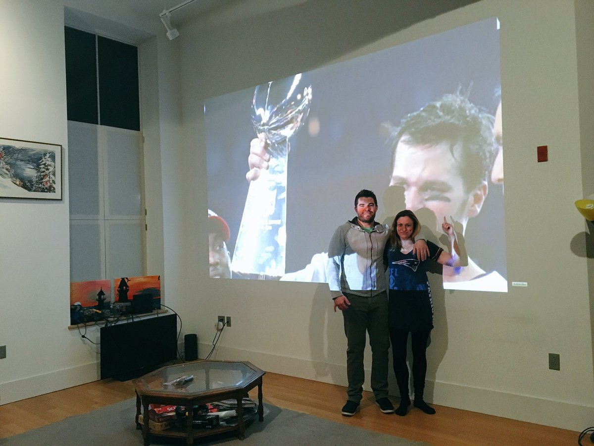JessicaGagneTV's tweet photo. What you do when you have a giant white wall in your apt #projectgreatness #GOAT 🐐 #SB51 https://t.co/xu1C4hWUSM