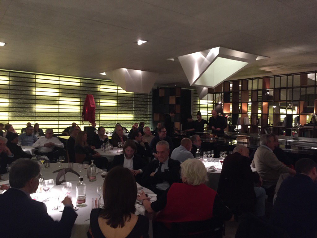 trialindoorbcn's tweet photo. Extraordinaria velada de los pilotos de 40 ediciones reunidos en @hotelomm #rocamoo #rocabar #grateful https://t.co/dDubuFUs8G