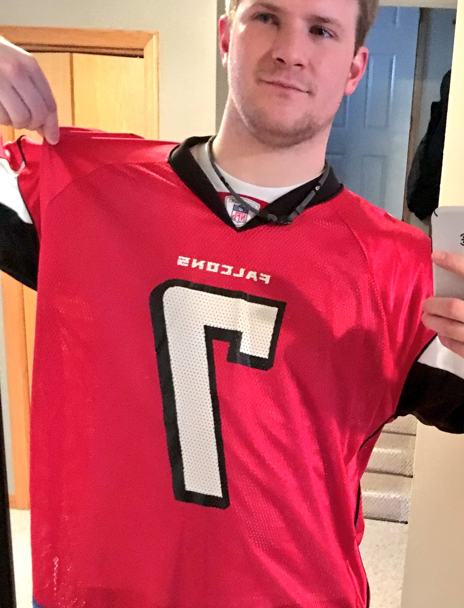 PaperJareplanes's tweet photo. Found my old @MikeVick #Falcons jersey for #SB51 Should be a great game either way tho #FunnyReflection #Backwards7 https://t.co/SvXlyTxzOj