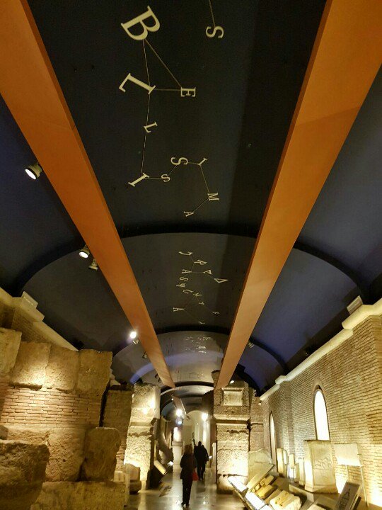 jsegalb's tweet photo. Constelaciones en el techo del Tabularium de los Museos Capitolinos de Roma #starsinheaven @HistAstro @agomezroldan https://t.co/Z4U6tL9V56
