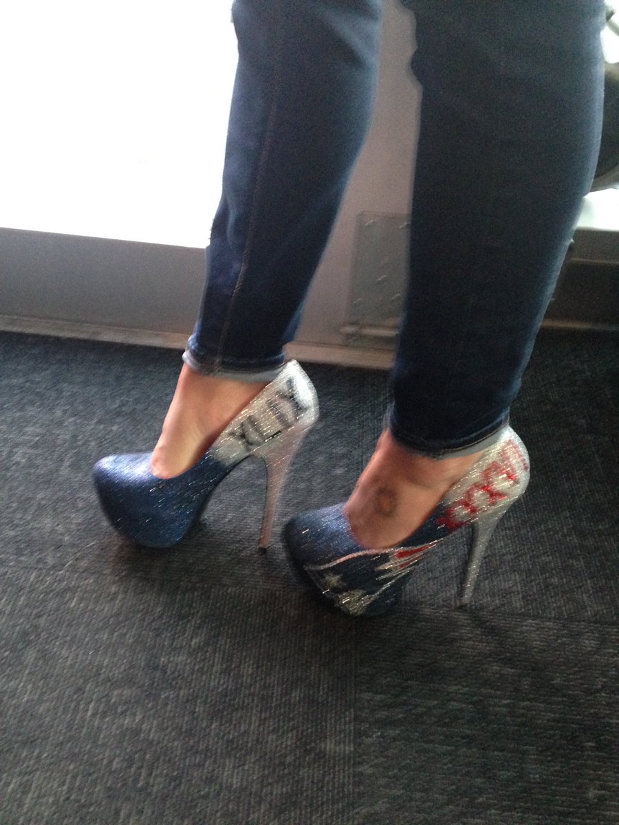 KatieBraceNews's tweet photo. #patriots pride. Look at the shoes! #cbsscene #gillette #wbz https://t.co/PH3U1k5lRY