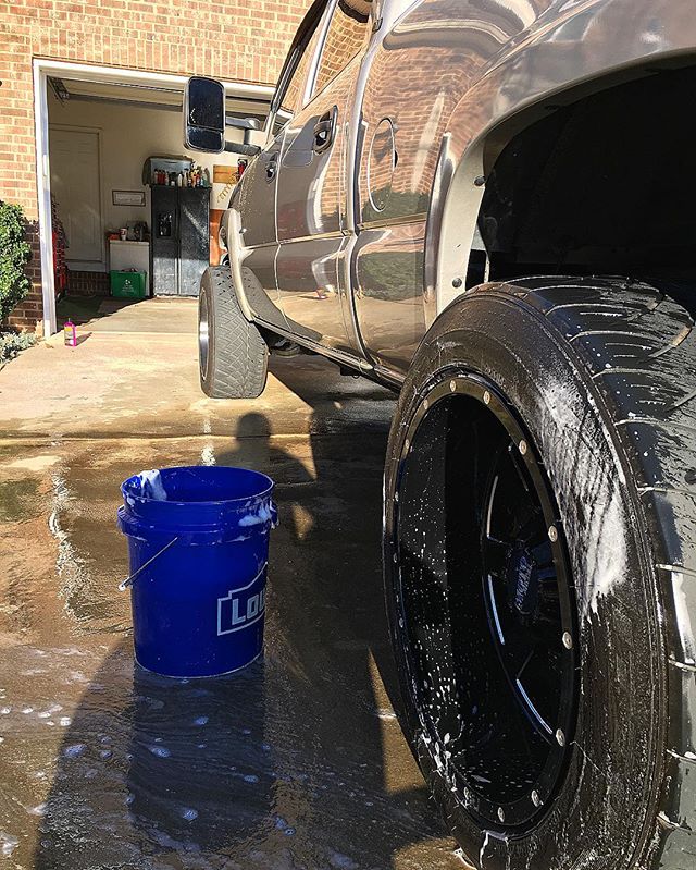 MaxHPdiesel's tweet photo. Wash Day 💦 #duramax 📷: @logan217
#maxhp https://t.co/5lLiDzE5BL