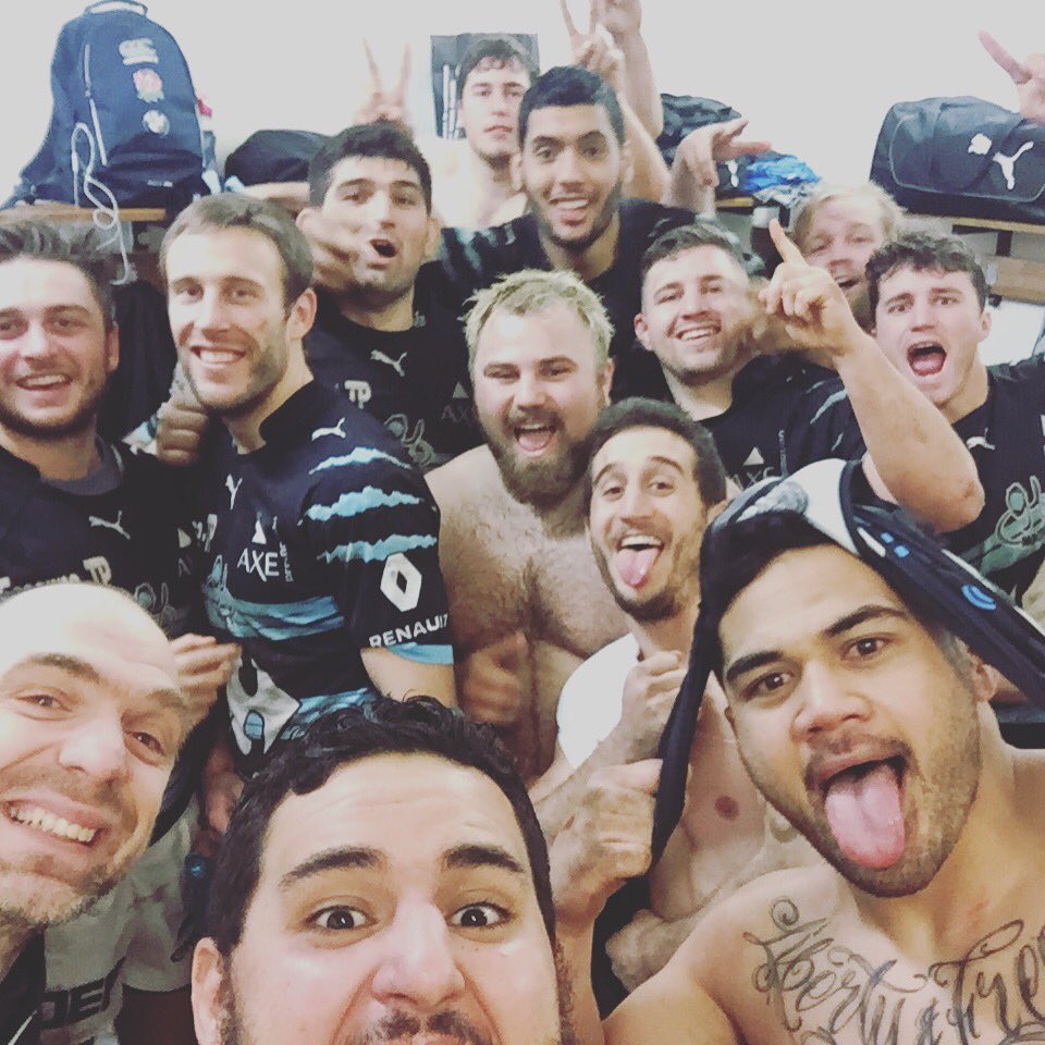 ChellatSofiane's tweet photo. La streetzerrrr à parlé @RCME91 les escaliers c'est pas mal mine de rien 🙏🏽🙏🏽🙏🏽 🔵⚫ https://t.co/6DajokfANs