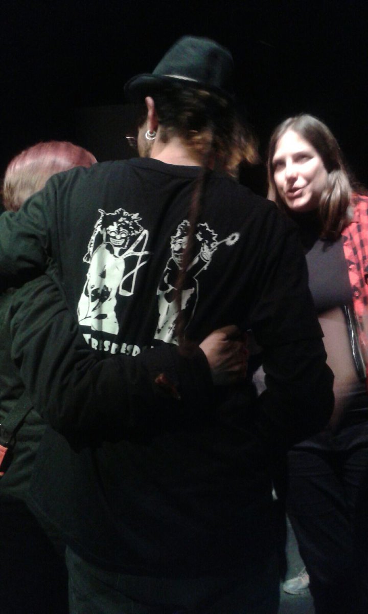 Han representado el final q no se pudo ver el día de la detención . Ha habido un doble saludo de los titiriteros y 2 grandes aplausos