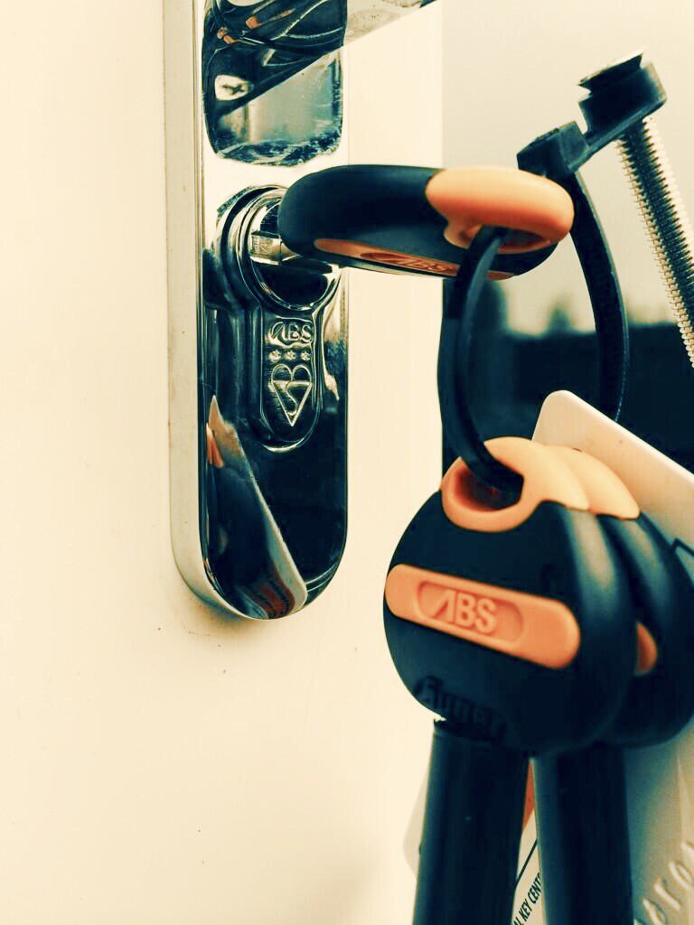avocetabs's tweet photo. Get ABS police preferred ss312 diamond &amp; kitemark locks on your doors. Snap secure active cam to protect your home. https://t.co/DKm457qqCo