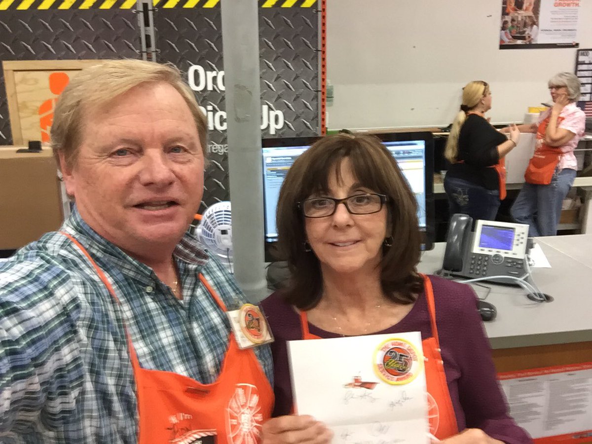 SehlRon's tweet photo. Congrats to Janet 25 years with The depot @angeladillon20 https://t.co/TGuZfDso4K