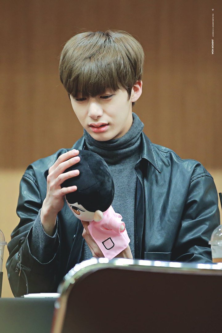 mnstxarchive's tweet photo. 161120 ϟ WON MOMENT. https://t.co/PabtisIOBR