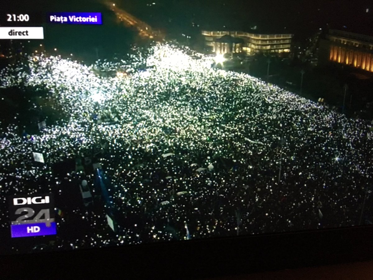 alusoare's tweet photo. #wow 250.000 people in #bucharest togther in the fight against corruption #rezist #romania #ourheartisathome https://t.co/bsphwq0Daj
