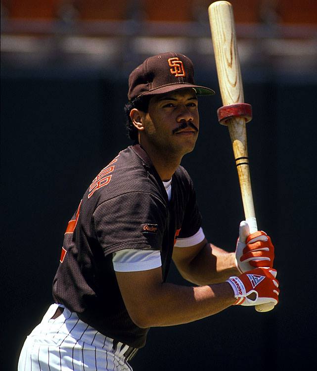 A happy birthday to former 2B and Hall of Famer Roberto Alomar 