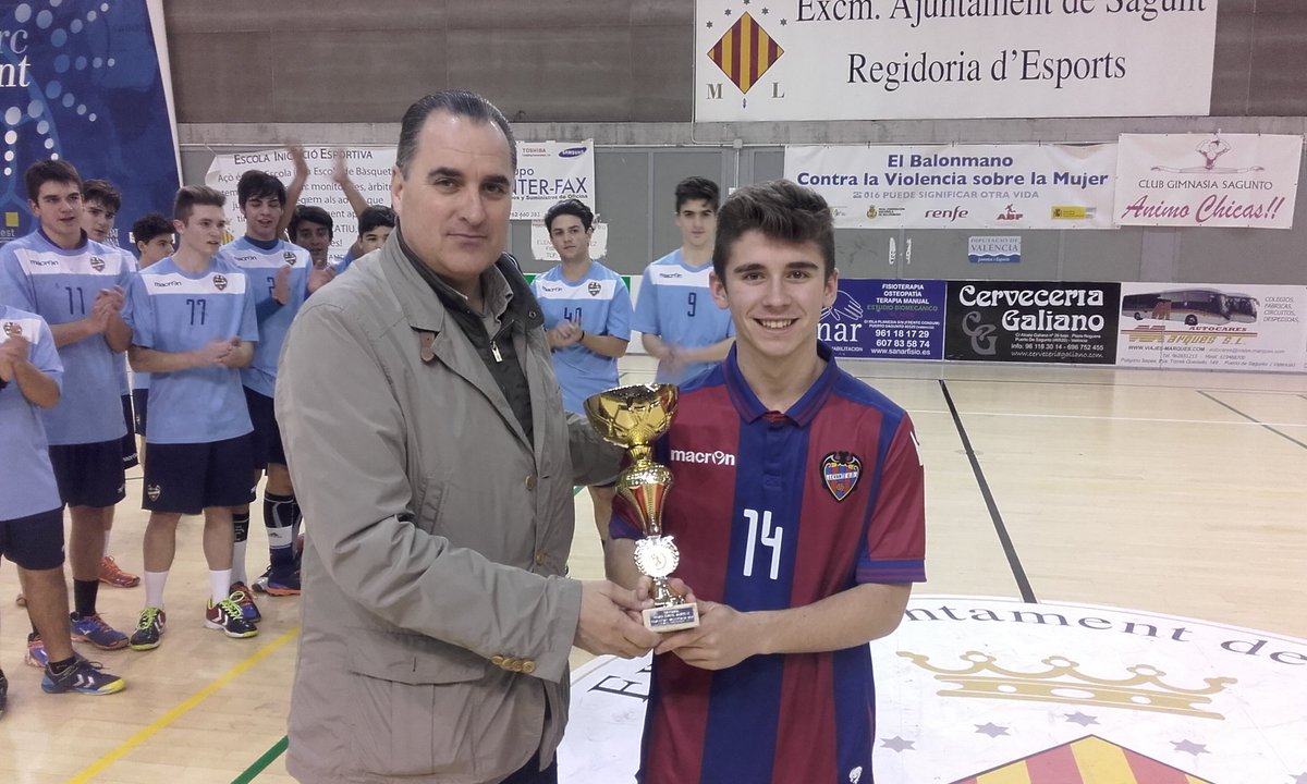 Fbmcv's tweet photo. #FBMCV LEVANTE MARNI B Campeón J.M. de segunda aut. CS/V https://t.co/rkCu8jju2j