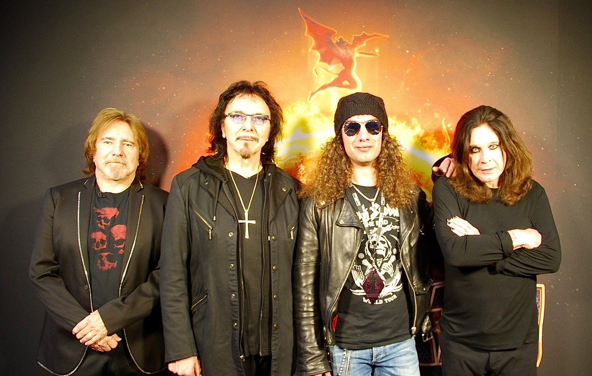 Nvs91's tweet photo. Memorable night. With #Black sabbath at the they last concert! #blacksabbath #birmingham #theend #ozzyosbourne #tonyiommi #geezerbutler https://t.co/CWrcito2iz