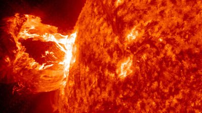 informativost5's tweet photo. Las seis catástrofes cósmicas que podrían destruir la vida en la Tierra https://t.co/4q4245oWdx https://t.co/5Oj9Rh0QUL